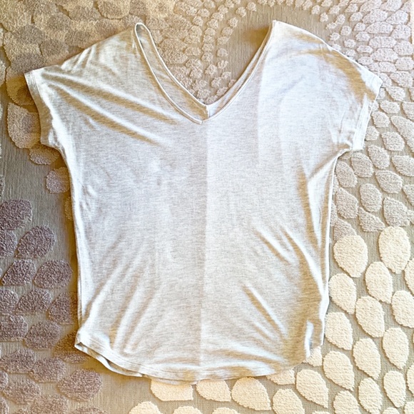 Gap Women's Luxe Gray Deep V-Neck Short Sleeve Shirt (Size S) - Picture 5 of 5